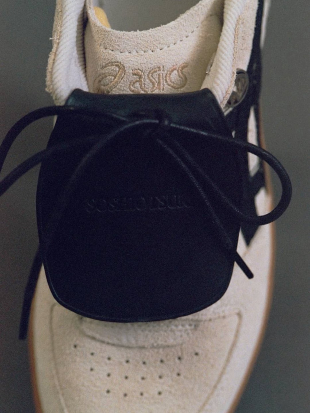 SOSHIOTSUKI x ASICS SKYHAND OG タン ディテール